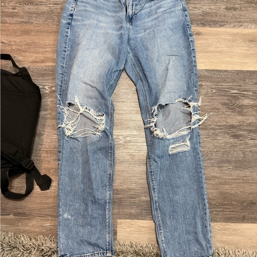 American Eagle Outfitters Light Blue Distressed Boyfriend Jeans